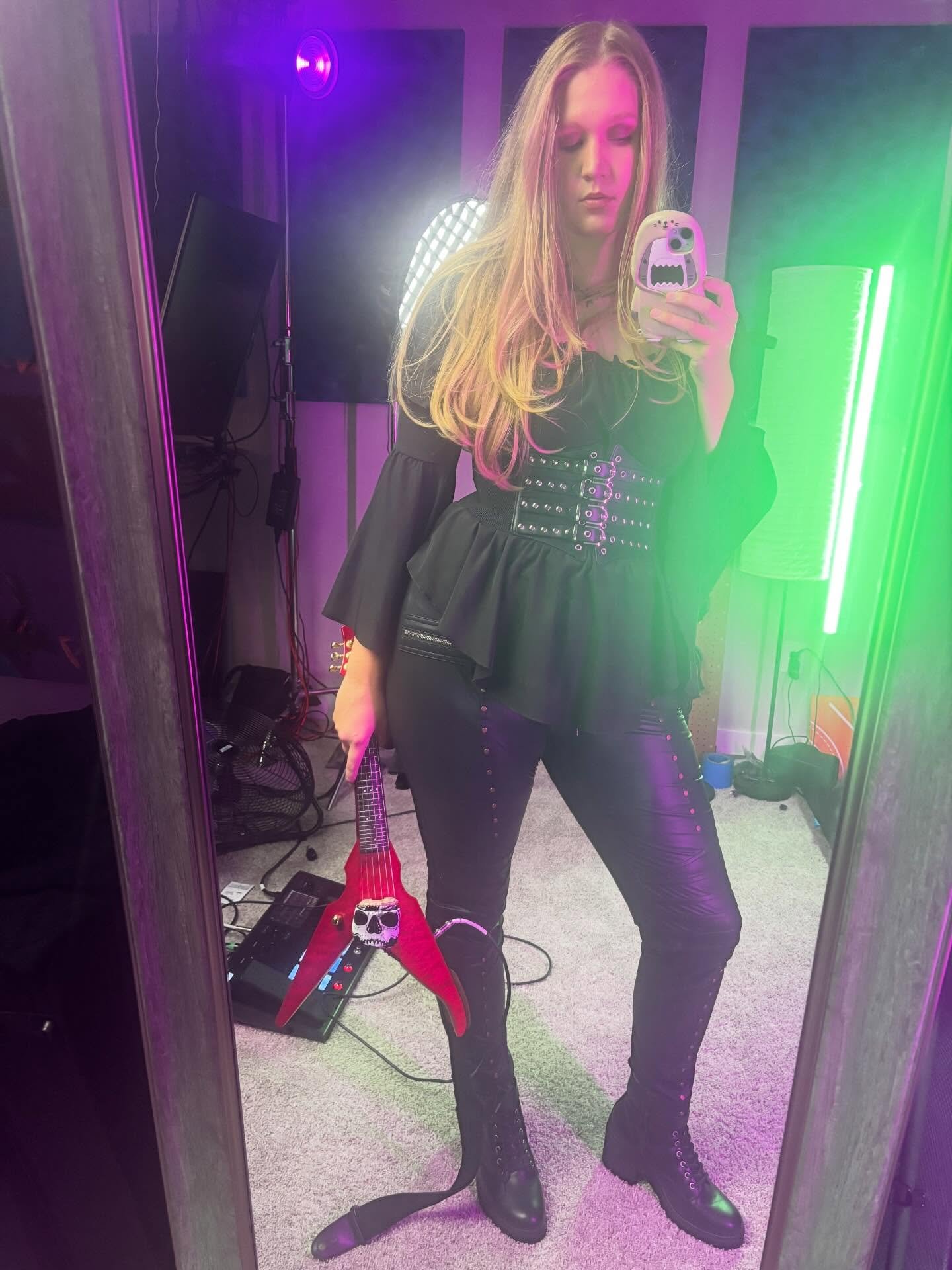 Business casual. #rockviolin #electricviolin #electricviolinist #violinist #womeninrock