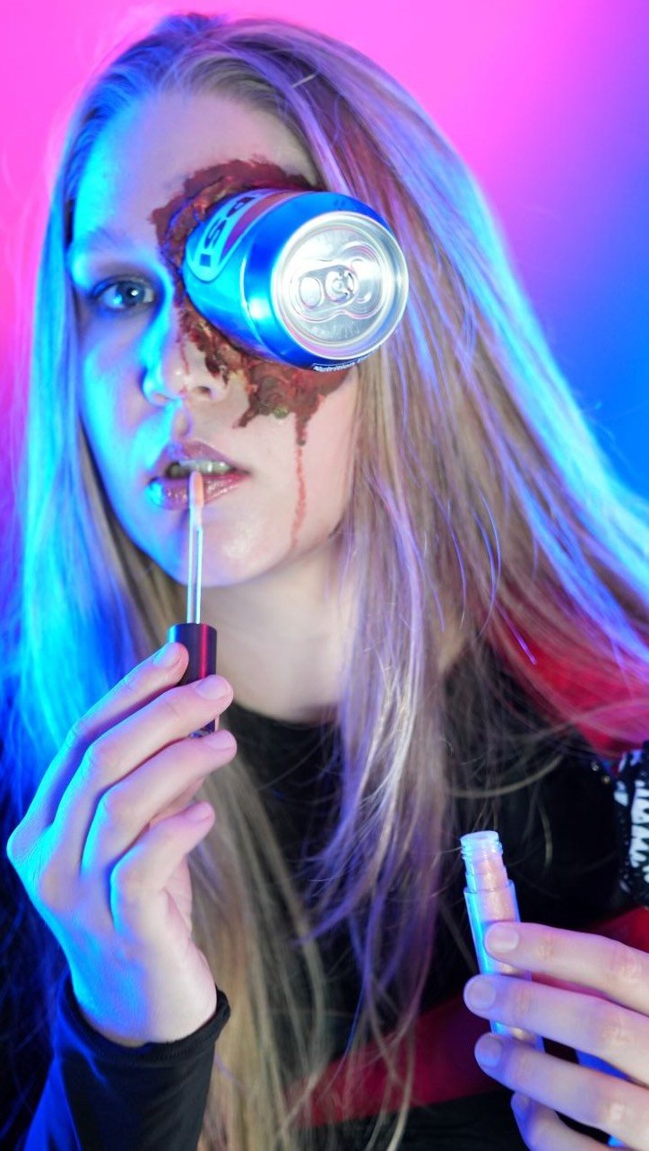 Something sweet. Something sinister. 🥤🩸🎻
#dietpepsi #electricviolin #violincover #halloweenmakeup #weilstrings