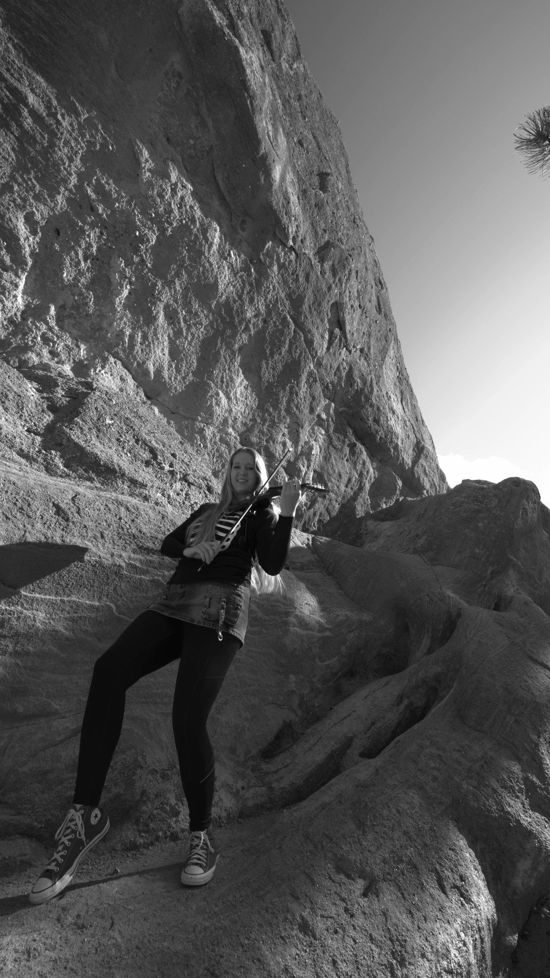 Guess who’s back… from the graveyard of algorithms 😈🎻
First post from Colorado and it’s time to haunt your feed again!
#thisishalloween #violincover #weilstrings #violinist #spookyseason #coloradosprings #violinreel #violinreel #happyhalloween☠️