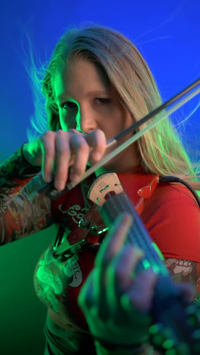 Welcome to the Jungle — Guns N’ Roses on electric violin 🎸🎻
#gunsnroses #welcometothejungle #electricviolin #violincover #weilstrings