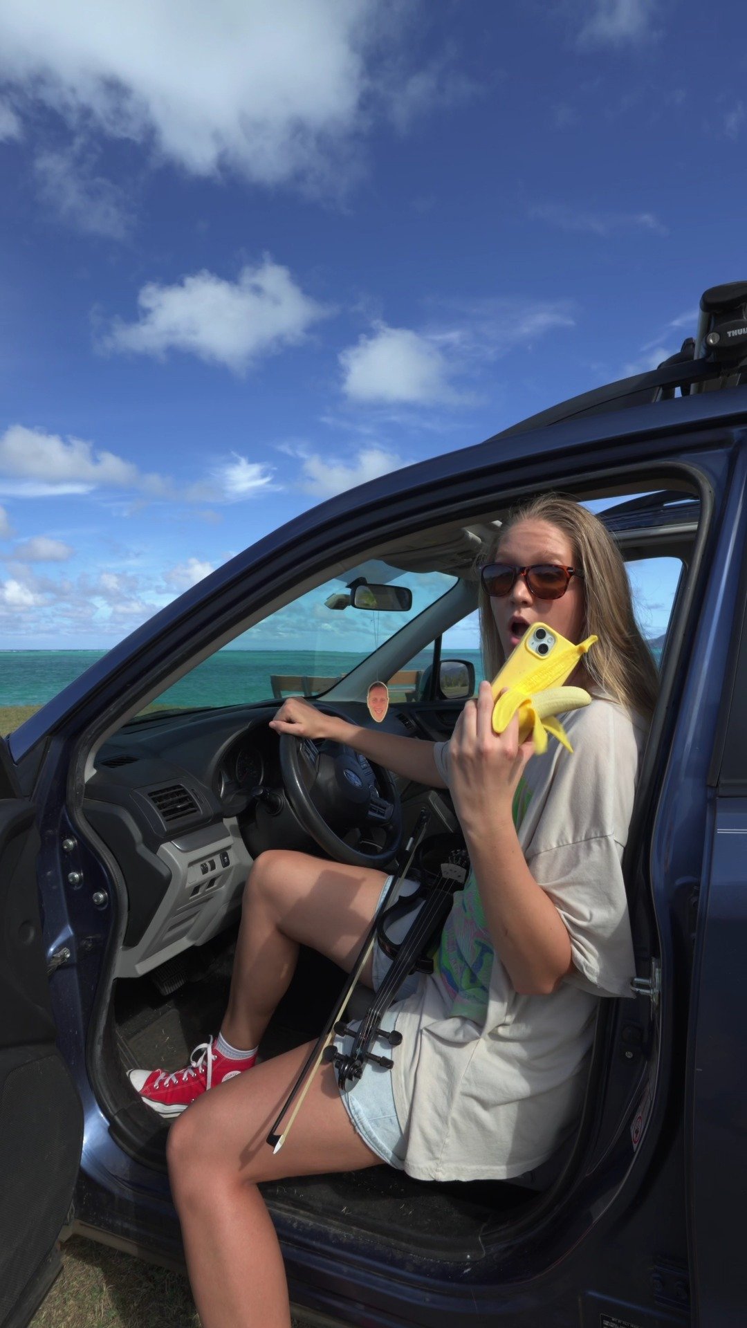 Who needs 5G when you’ve got 4 strings? 🎻🍌 (sorry @tavanaofficial had to hang up the banana 😅)

#tavana #violincover #electricviolin #bananaphone #musicwithatwist #hawaii #808vibes #explorepage✨ 
#reelstrending #weilstrings #hawaiicreators